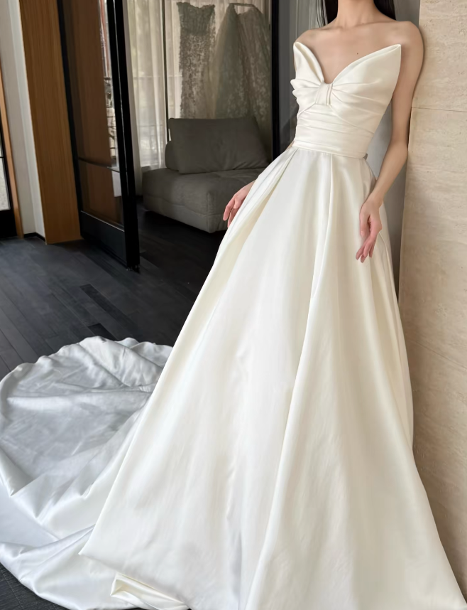 Chic Sweetheart A-Line Wedding Dress Satin Bridal Dress White Bridal Gown ED08674