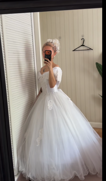 Elegant Off-shoulder A-Line Wedding Dress Tulle Bridal Dress White Bridal Gown ED08677
