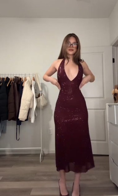 Elegantes langes Abendkleid in Burgunderrot, Neckholder, Etuikleid, Pailletten, Ballkleid ED08718