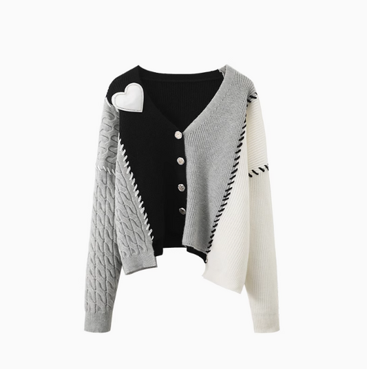 Sanfter Strickjackenpullover mit Kontrastnähten ED0872