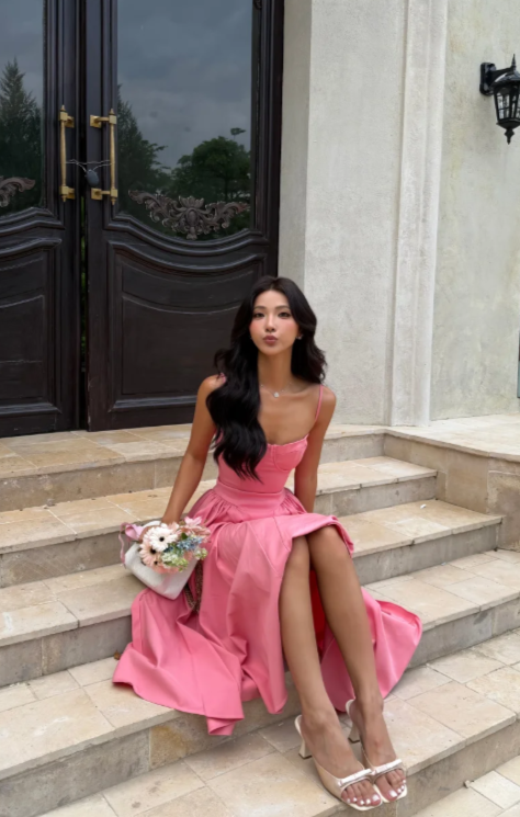 Elegantes rosafarbenes Hochzeitsgastkleid Spaghettiträger A-Linie Satin langes Abendkleid ED08735