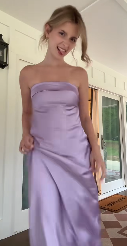 Elegantes lila Hochzeitsgastkleid Trägerloses A-Linien-Satin-Abendkleid ED08736