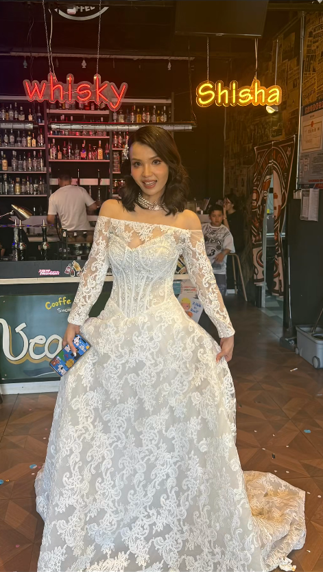 Modest White A-Line Wedding Dress Off-shoulder Bridal Gown Lace Bridal Dress ED08819