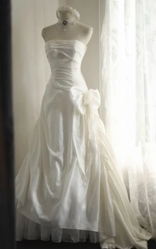 Modest White A-Line Wedding Dress Strapless Bridal Gown Satin Applique Bridal Dress ED08822