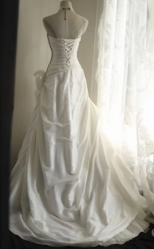 Modest White A-Line Wedding Dress Strapless Bridal Gown Satin Applique Bridal Dress ED08822