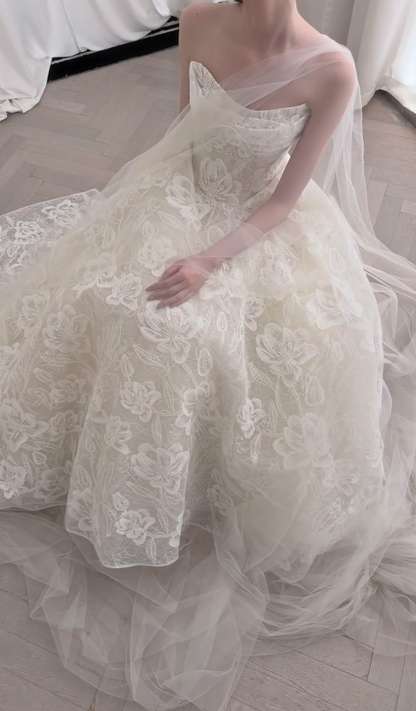 Modest White A-Line Wedding Dress Sweetheart Bridal Gown Lace Applique Bridal Dress ED08824