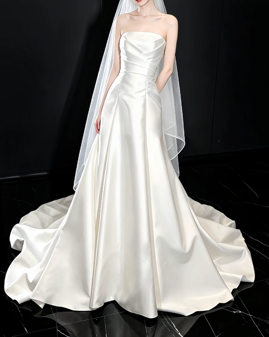 Robe de mariée bustier blanche intemporelle en satin coupe fourreau ED08864