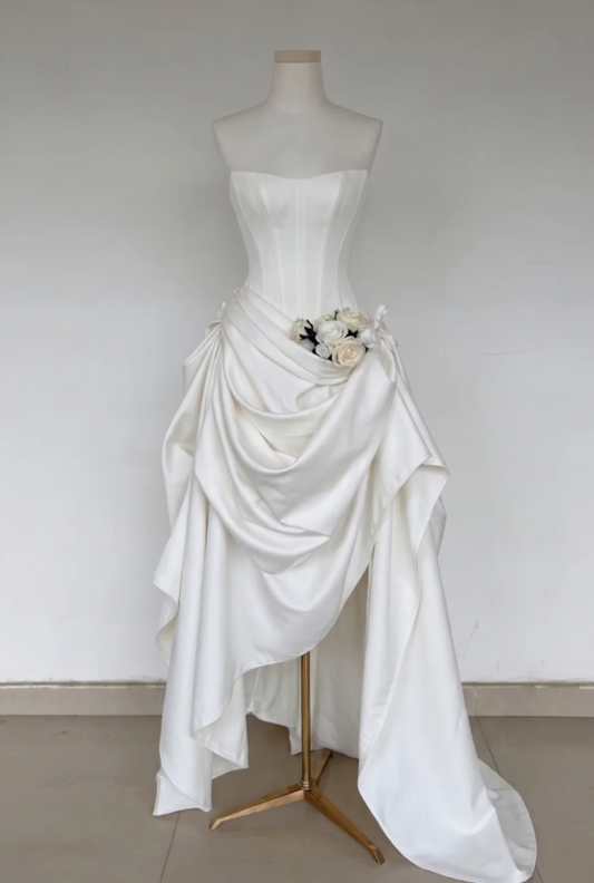 Robe de mariée fourreau simple en satin blanc, bustier, modèle ED08913
