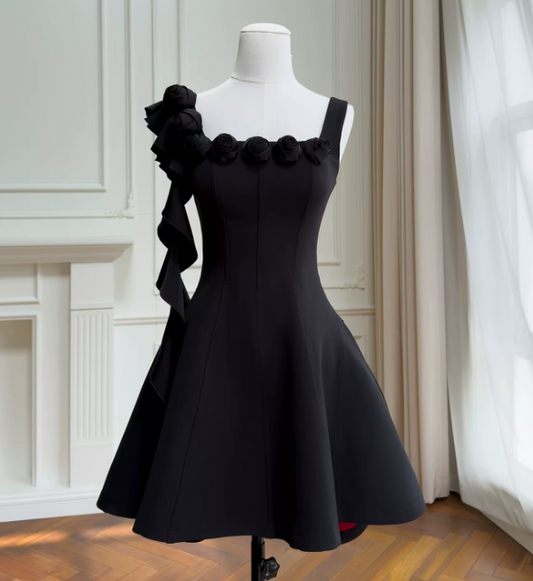 Robe de bal élégante en satin noir coupe trapèze avec bretelles ED08919