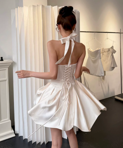 Elegantes weißes Geburtstagskleid Neckholder A-Linie Hoco-Kleid Satin Abschlussfeier Kleid ED08949