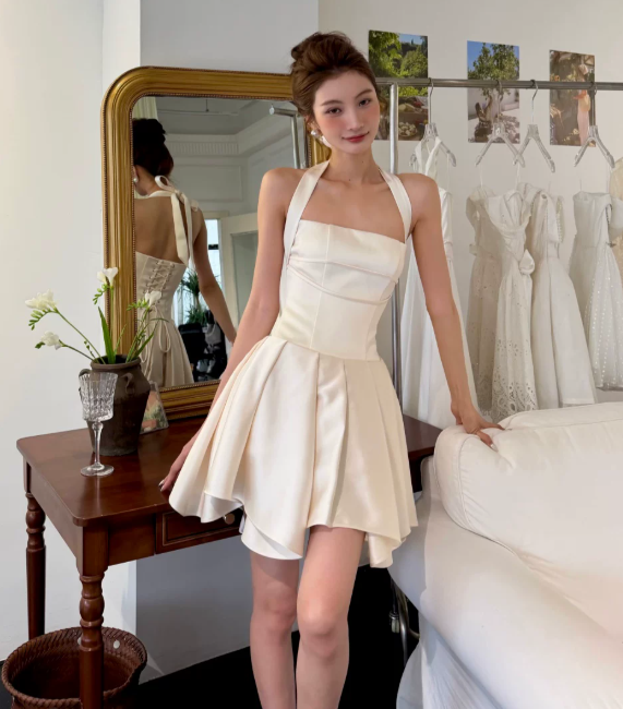 Elegantes weißes Geburtstagskleid Neckholder A-Linie Hoco-Kleid Satin Abschlussfeier Kleid ED08949