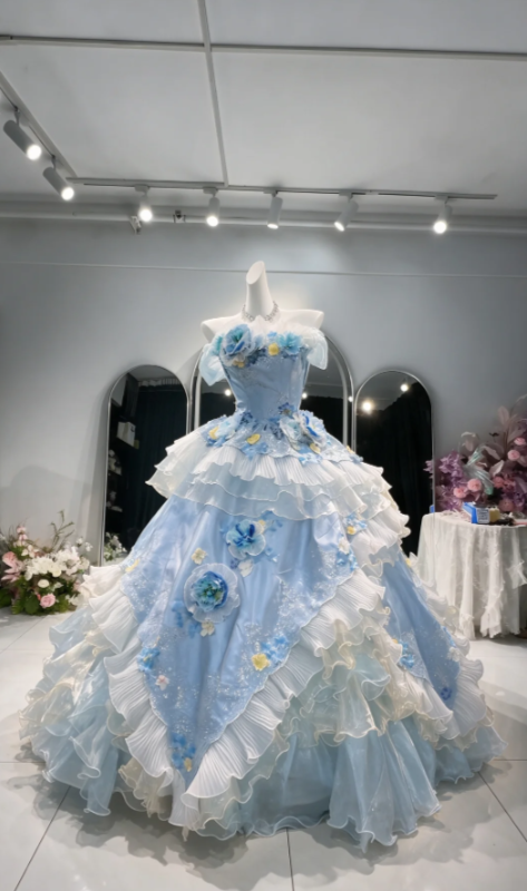 Magnifique Robe de Bal Bleue pour Doux Seize Ans Robe de Bal en Tulle Robe de Quinceañera Robe de Princesse sans Bretelles ED09001