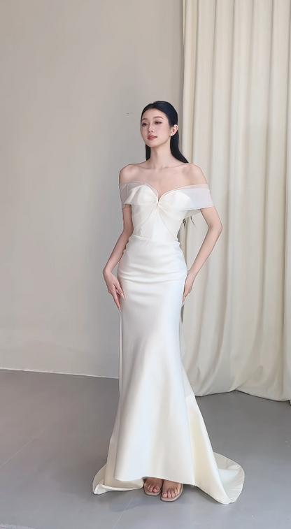 Bescheidenes schulterfreies Meerjungfrauen-Hochzeitskleid Satin Brautkleid Weißes Brautkleid ED09007
