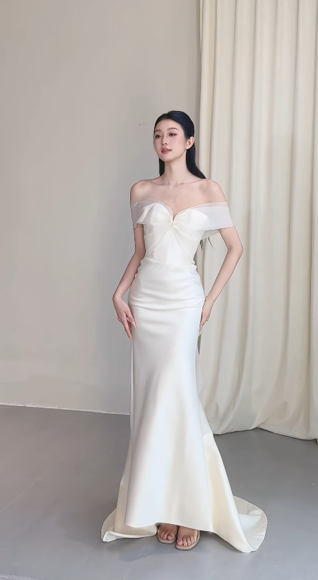 Robe de mariée sirène simple à épaules dénudées en satin Robe de mariée blanche ED09007