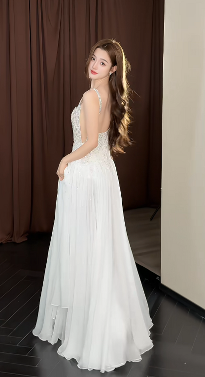 Bescheidenes Spaghettiträger A-Linie Hochzeitskleid Perlenbesetztes Tüll Brautkleid Weißes Brautkleid ED09008