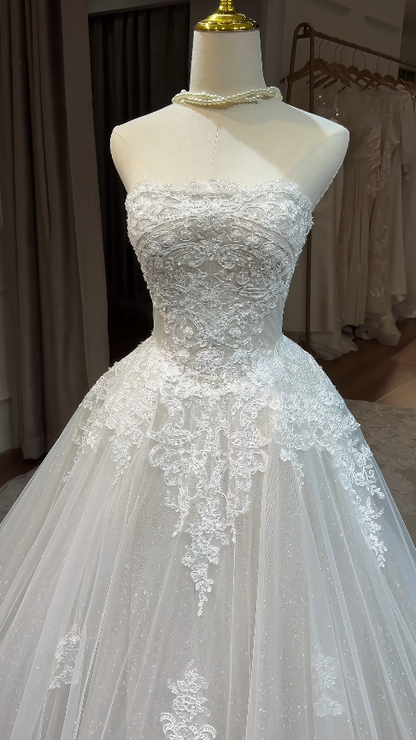 Bescheidenes trägerloses A-Linien-Brautkleid aus Spitze und Tüll Weißes Brautkleid ED09009
