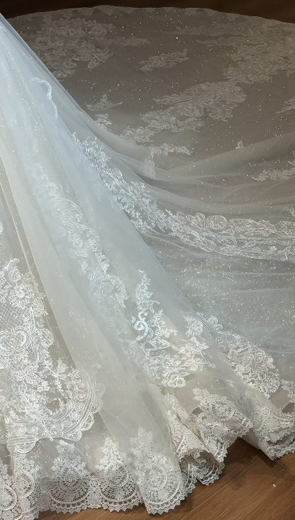 Bescheidenes trägerloses A-Linien-Brautkleid aus Spitze und Tüll Weißes Brautkleid ED09009