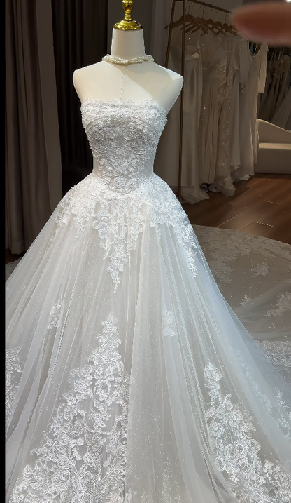 Bescheidenes trägerloses A-Linien-Brautkleid aus Spitze und Tüll Weißes Brautkleid ED09009
