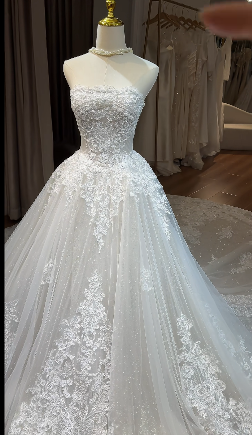 Robe de mariée modeste bustier trapèze en dentelle et tulle Robe de mariée blanche ED09009