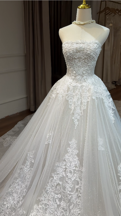 Bescheidenes trägerloses A-Linien-Brautkleid aus Spitze und Tüll Weißes Brautkleid ED09009