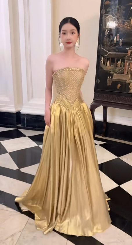 Chic Robe de bal dorée bustier ligne A en satin perlée longue robe de soirée ED09020