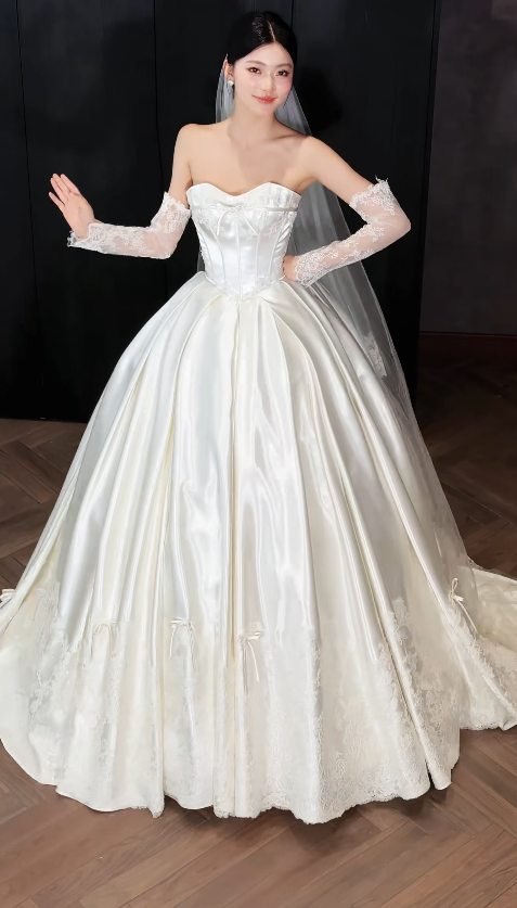 Timeless Strapless White Wedding Dress A-Line Bridal Gown Satin Appliques Bridal Dress ED09042