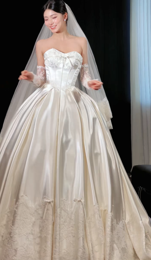 Timeless Strapless White Wedding Dress A-Line Bridal Gown Satin Appliques Bridal Dress ED09042