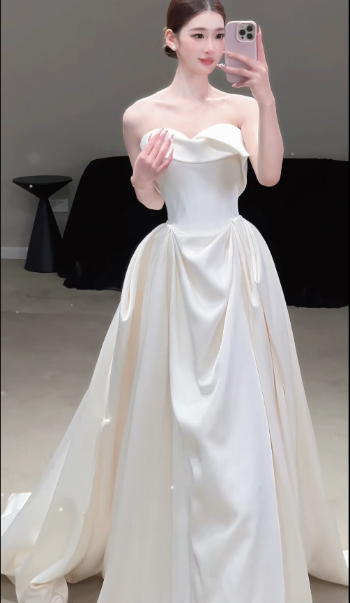 Timeless Strapless White Wedding Dress A-Line Bridal Gown Satin Appliques Bridal Dress  ED09043