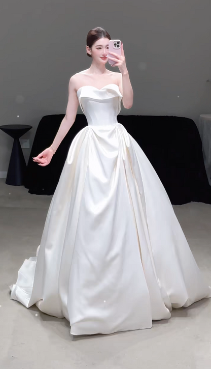 Timeless Strapless White Wedding Dress A-Line Bridal Gown Satin Appliques Bridal Dress  ED09043