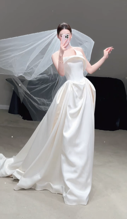 Timeless Strapless White Wedding Dress A-Line Bridal Gown Satin Appliques Bridal Dress  ED09043