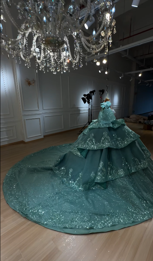 Wunderschönes Jade Quinceañera Kleid Off-Shoulder Ballkleid Pailletten Tüll Sweet 16 Kleid ED09058