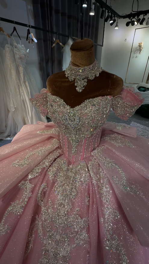 Wunderschönes pinkes Quinceanera-Kleid, schulterfreies Ballkleid mit Applikationen aus Tüll, Sweet 16 Kleid ED09059