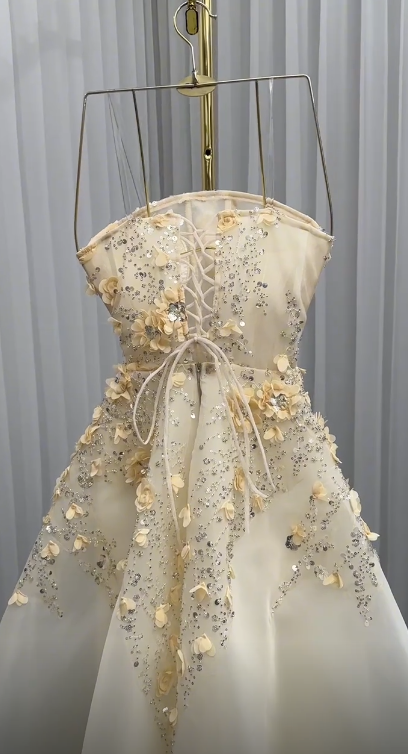 Chic Yellow Prom Dress Strapless A-Line Tulle Applique Long Evening Dress ED09072
