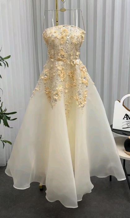 Chic Yellow Prom Dress Strapless A-Line Tulle Applique Long Evening Dress ED09072