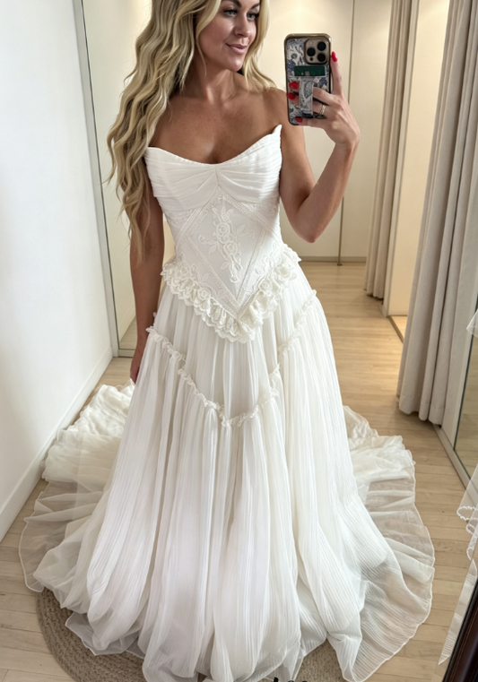 Modest A-Line White Wedding Dress Tulle Strapless Bridal Dress Sleeveless Bridal Gown ED09083