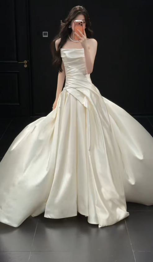 Robe de mariée bustier simple coupe A en satin blanc ED09110