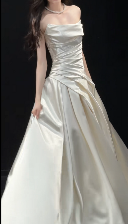 Robe de mariée bustier simple coupe A en satin blanc ED09110
