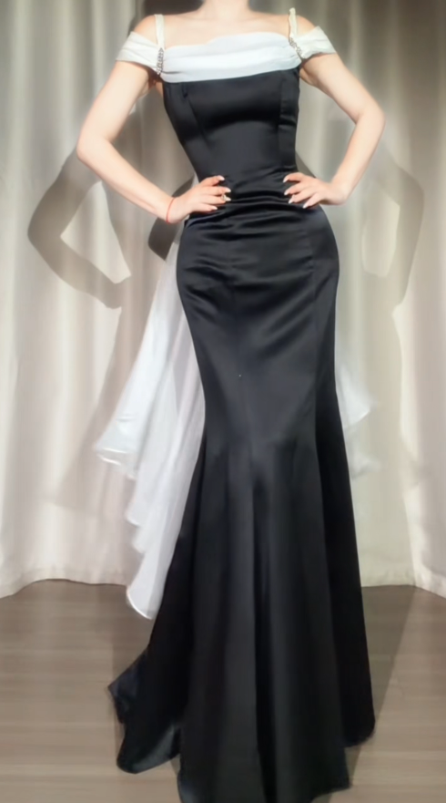 Elegantes schwarzes Ballkleid A-Linie Langes Abendkleid Träger Satinkleid für Party ED09114