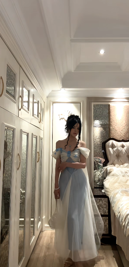 Élégante Robe de Bal Bleue Fourreau Longue Robe de Soirée Robe en Tulle Épaules Dénudées pour Soirée ED09118