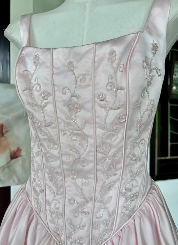 Robe de bal rose chic Robe de soirée longue en satin coupe trapèze Robe en satin à bretelles pour soirée ED09120