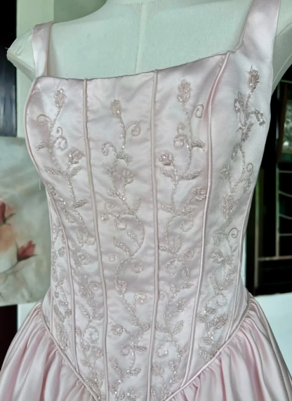 Robe de bal rose chic Robe de soirée longue en satin coupe trapèze Robe en satin à bretelles pour soirée ED09120
