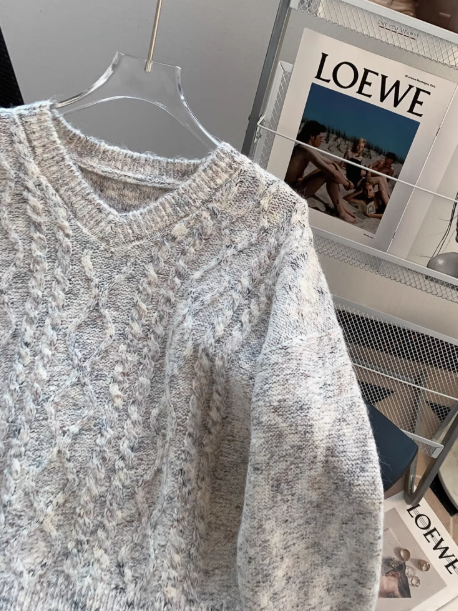 Kurzer Pullover mit V-Ausschnitt und Retro-Twist ED0913