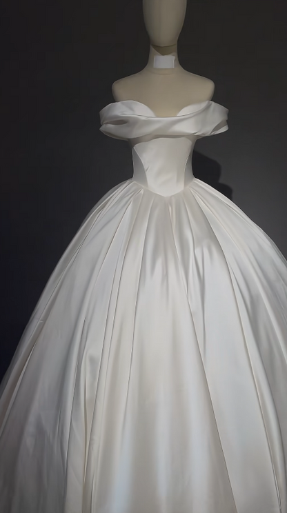 Robe de mariée simple blanche, bustier en satin, coupe A-line, ED09144
