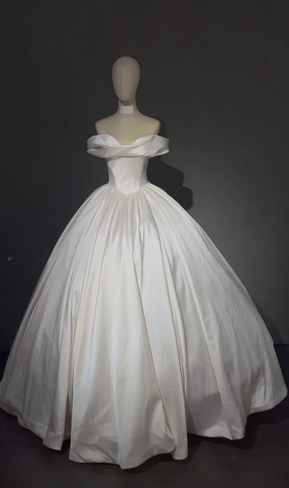 Robe de mariée simple blanche, bustier en satin, coupe A-line, ED09144