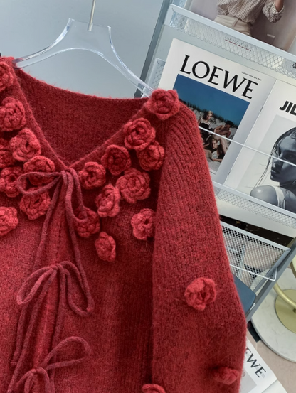 Sanfter roter Cardigan-Pullover mit 3D-Blumen ED0914