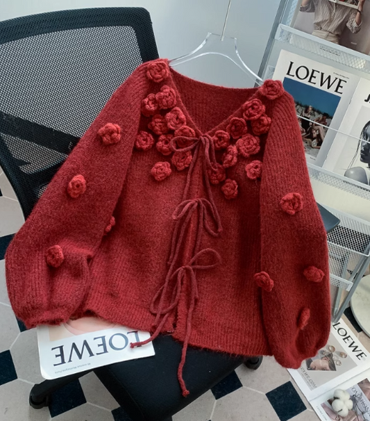 Sanfter roter Cardigan-Pullover mit 3D-Blumen ED0914