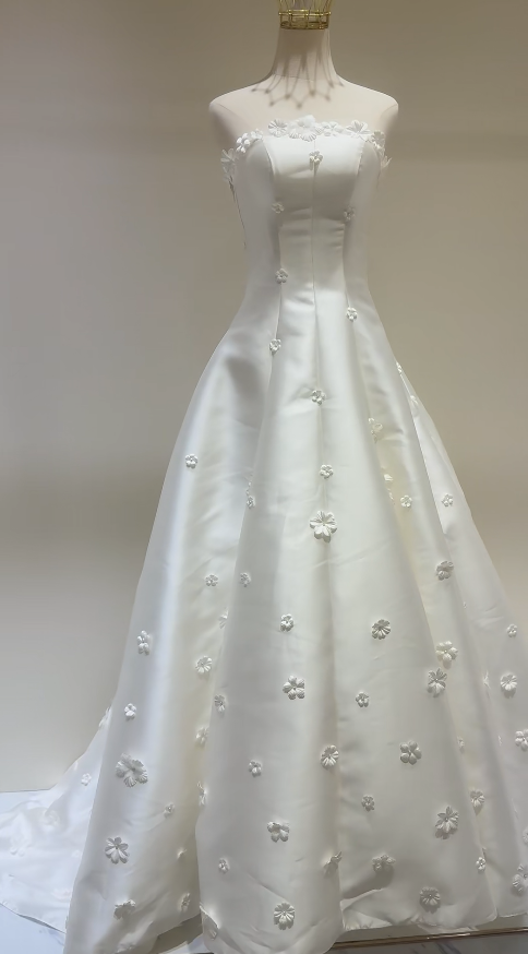 Gorgeous Strapless A-line Wedding Dress Satin Appliques Bridal Gown White Bridal Dress ED09228