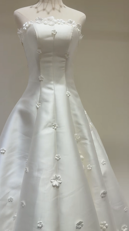 Gorgeous Strapless A-line Wedding Dress Satin Appliques Bridal Gown White Bridal Dress ED09228