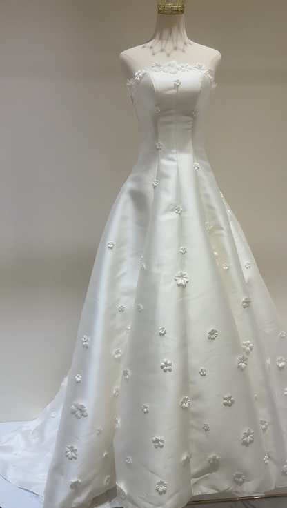 Gorgeous Strapless A-line Wedding Dress Satin Appliques Bridal Gown White Bridal Dress ED09228