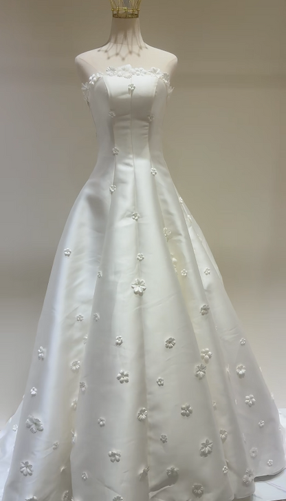 Gorgeous Strapless A-line Wedding Dress Satin Appliques Bridal Gown White Bridal Dress ED09228